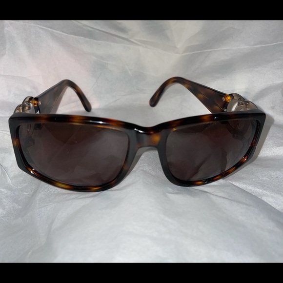 Authentic Vintage CHANEL Brown Tortoise sunglasses - Picture 2 of 8
